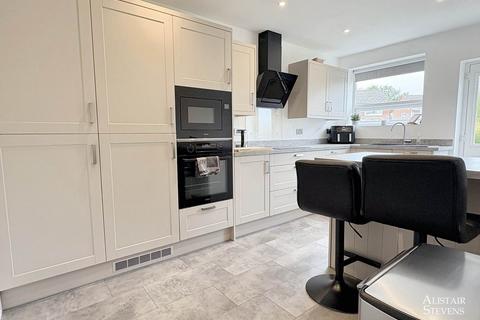 7 Clifton Crescent, Royton, Oldham, OL2 6JF