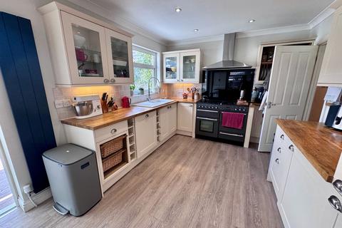 5 bedroom detached bungalow for sale, Ash Green Road, Ash Green, GU12