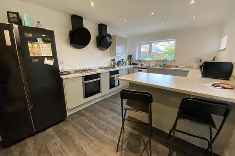 1 bedroom in a house share to rent, Bernard St, Swansea