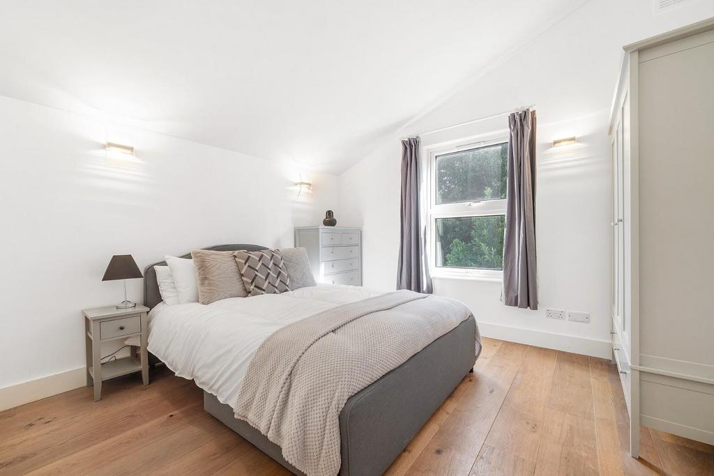 Bedroom 1.JPG