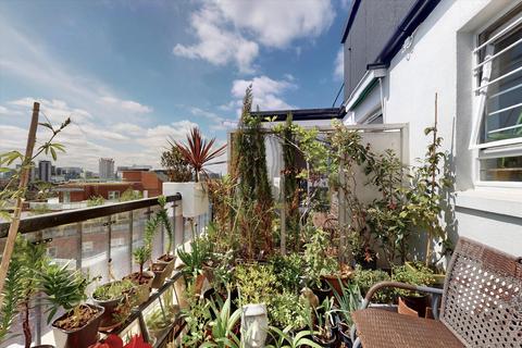 2 bedroom flat for sale, Grove End House, Grove End Road, St John's Wood NW8