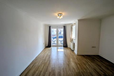 2 bedroom ground floor flat to rent, Cork House, Marina, Swansea. SA1 1RT