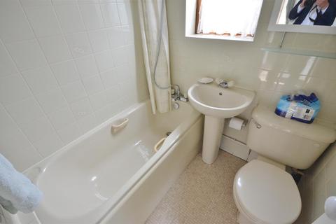 8 Eastcott Close, Luton, LU2 9JP