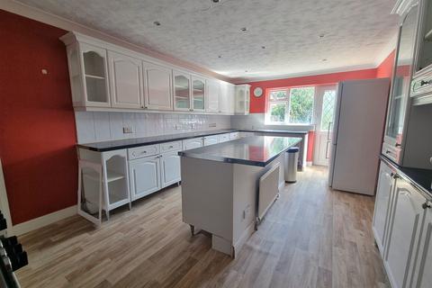 4 bedroom detached house to rent, Bishopstoke
