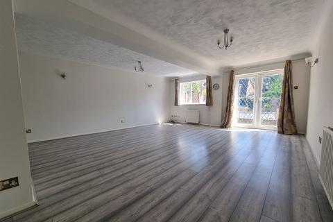 4 bedroom detached house to rent, Bishopstoke