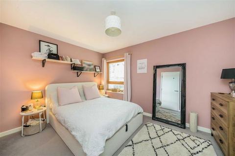 3 bedroom flat for sale, Frank Whipple Place, London E14