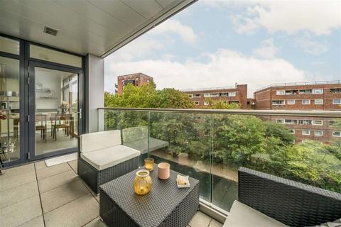 Frank Whipple Place, London E14