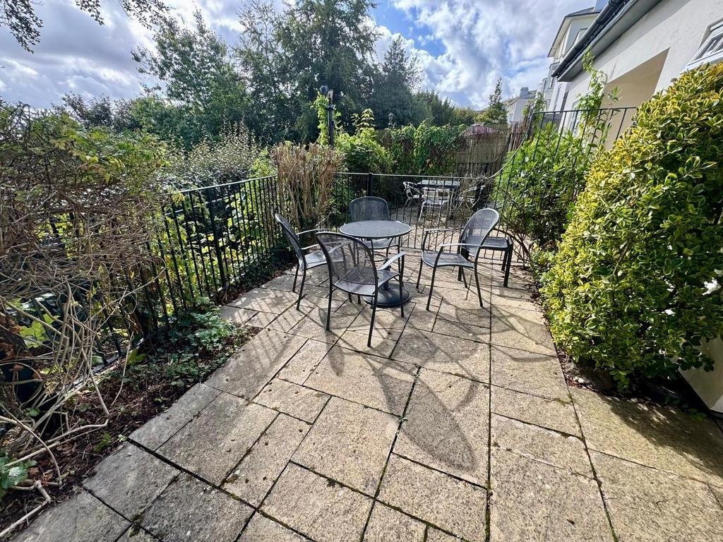 Oriel patio.jpg