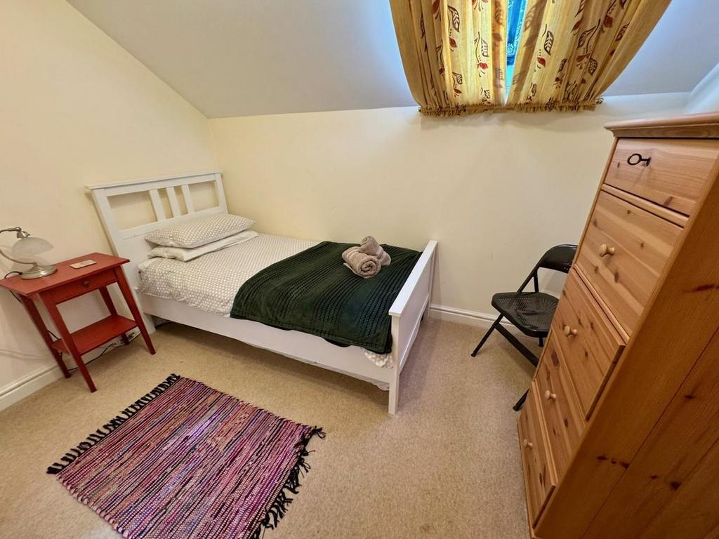 Oriel bed 2.jpg