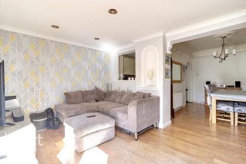 62 Crowlands Avenue, Romford, RM7 9JB
