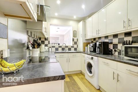 62 Crowlands Avenue, Romford, RM7 9JB