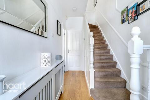 62 Crowlands Avenue, Romford, RM7 9JB