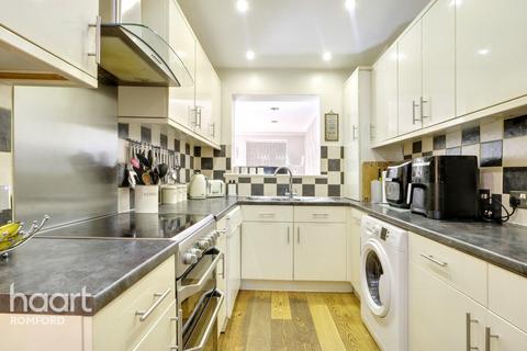 62 Crowlands Avenue, Romford, RM7 9JB