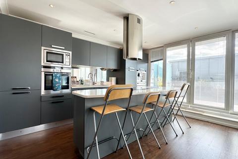 3 bedroom apartment for sale, Western Gateway, London E16