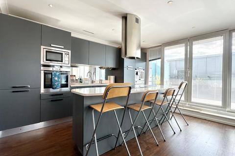 3 bedroom apartment for sale, Western Gateway, London E16