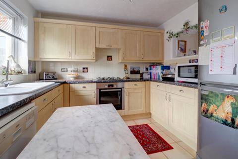 14 Benson Drive, Northam, Bideford, EX39 1UX