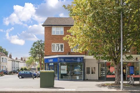 2 bedroom apartment for sale, Coombe Road, New Malden, KT3