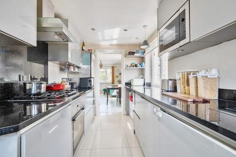 2 bedroom apartment for sale, Coombe Road, New Malden, KT3