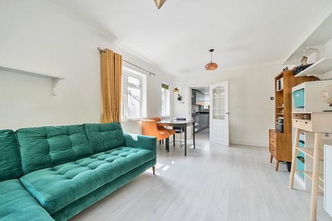 2 bedroom apartment for sale, Coombe Road, New Malden, KT3