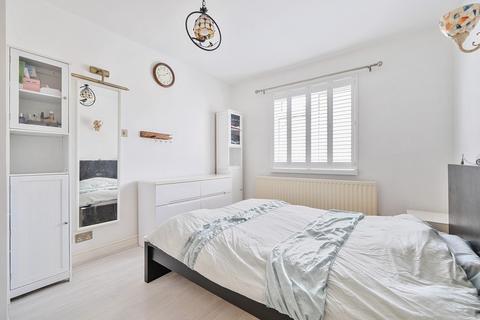 2 bedroom apartment for sale, Coombe Road, New Malden, KT3