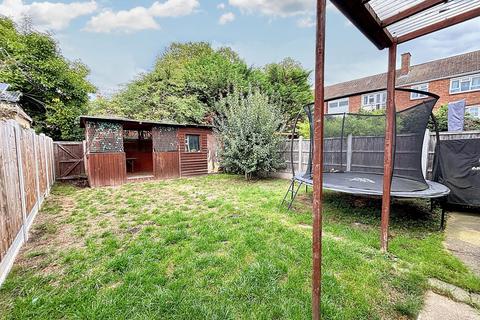12 Burden Way, London, E11 3RY