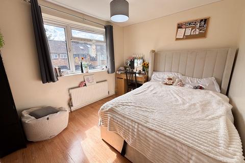 12 Burden Way, London, E11 3RY