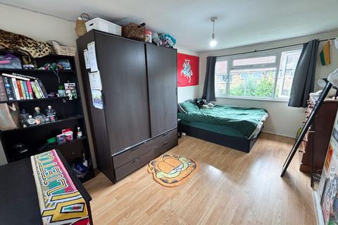 12 Burden Way, London, E11 3RY
