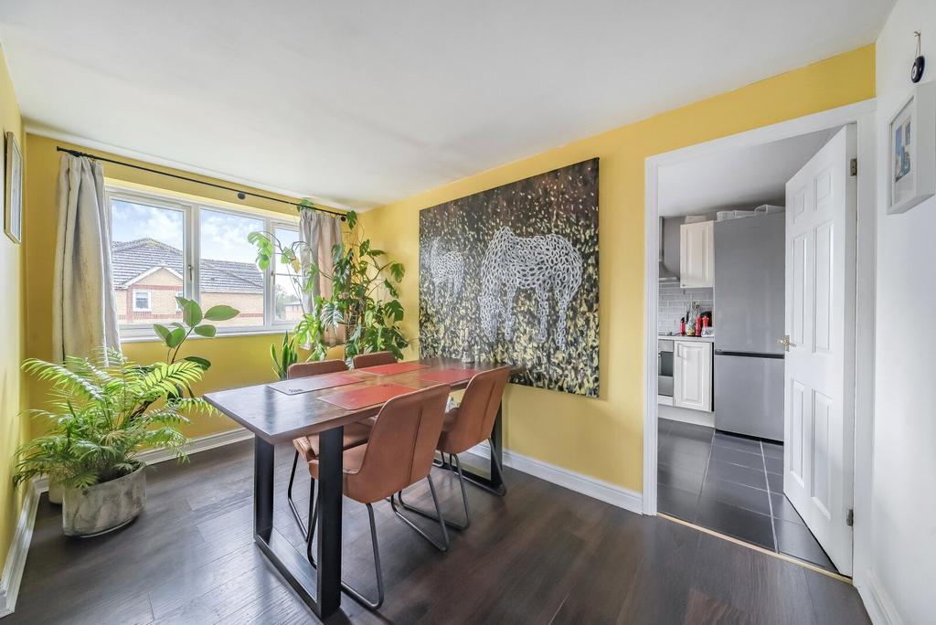 Apartment in Kingston upon Thames - View 5