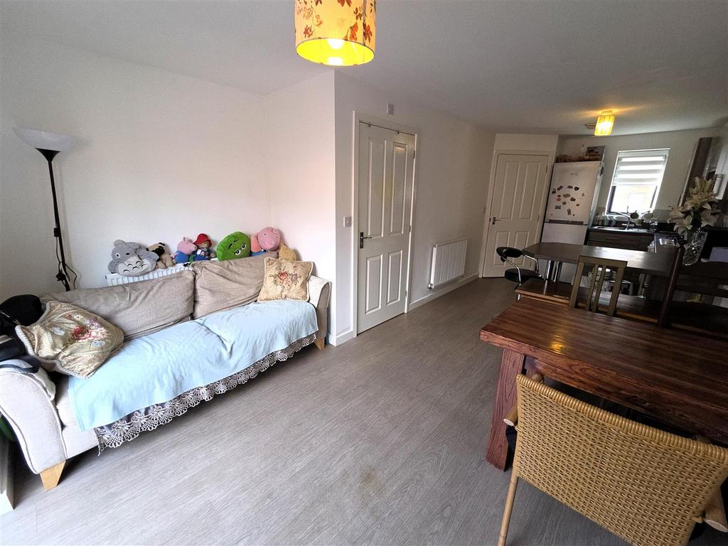 LOUNGE 1.jpg