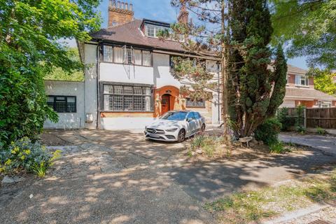 3 bedroom apartment for sale, Royston Grove, Hatch End, Pinner, HA5