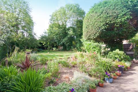 3 bedroom apartment for sale, Royston Grove, Hatch End, Pinner, HA5
