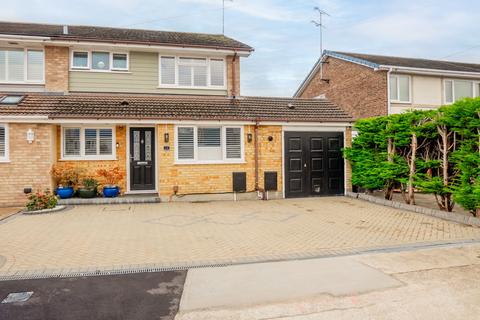 3 bedroom end of terrace house for sale, Birch Close, Benfleet SS7