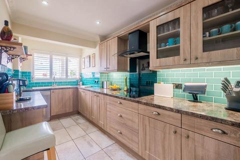 3 bedroom end of terrace house for sale, Birch Close, Benfleet SS7