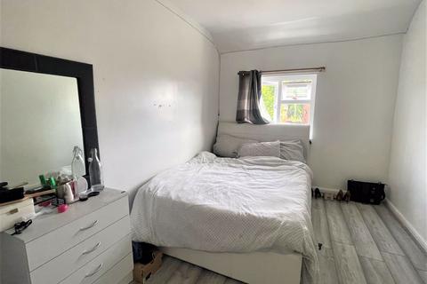 3 bedroom semi-detached house for sale, Vaughan Road, Willenhall, West Midlands, WV13
