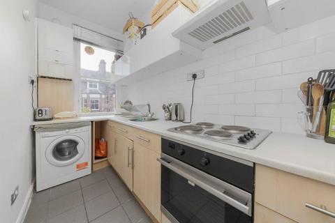 2 bedroom flat for sale, Birnam Road, London N4