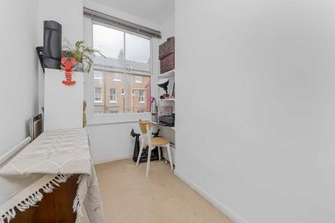 2 bedroom flat for sale, Birnam Road, London N4
