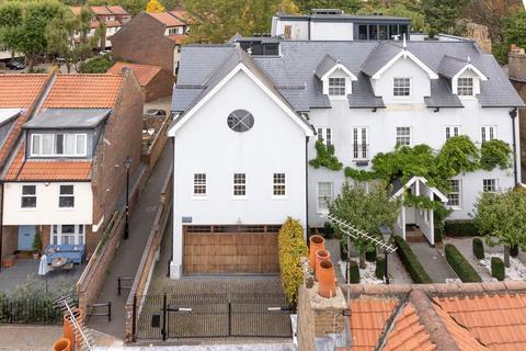 5 bedroom detached house to rent, Church Street, Isleworth TW7