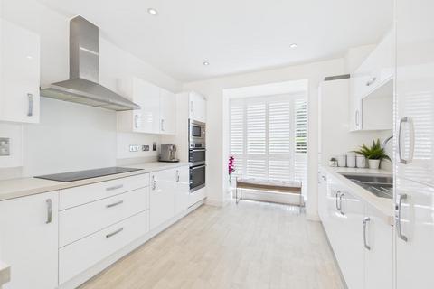 4 Keats Way, Coulsdon, CR5 3FL