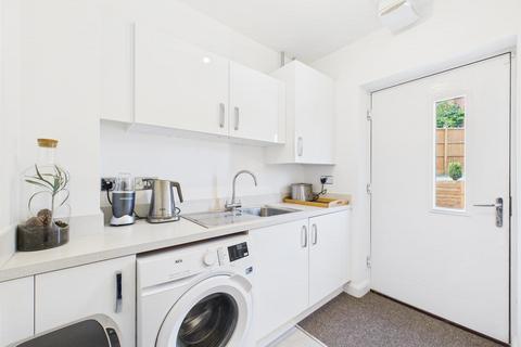 4 Keats Way, Coulsdon, CR5 3FL