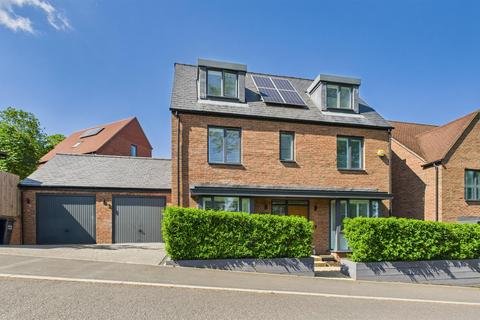 4 Keats Way, Coulsdon, CR5 3FL