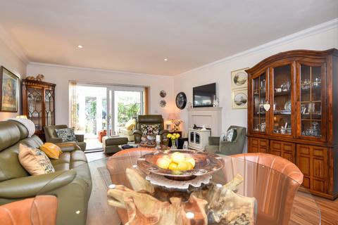 6 Hale Way, Shoeburyness, Southend-on-sea, SS3 9GB