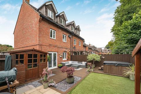 4 bedroom semi-detached house for sale, Winstreet Close, Alton, Hampshire, GU34