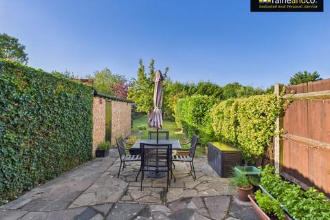 3 bedroom semi-detached house for sale, Oulton Crescent, Potters Bar