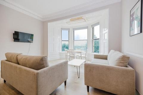 4 bedroom flat to rent, 9039L Princes Street, Edinburgh, EH2 2ER