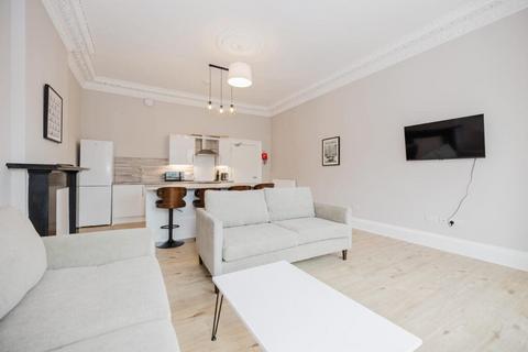 4 bedroom flat to rent, 9039L Princes Street, Edinburgh, EH2 2ER