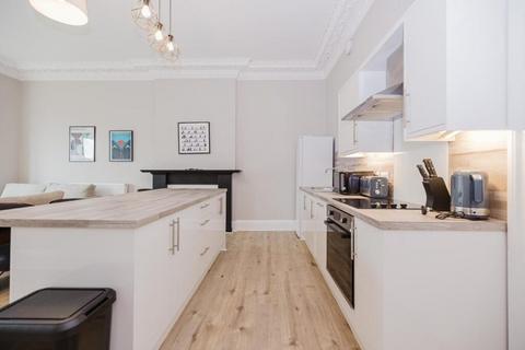 4 bedroom flat to rent, 9039L Princes Street, Edinburgh, EH2 2ER