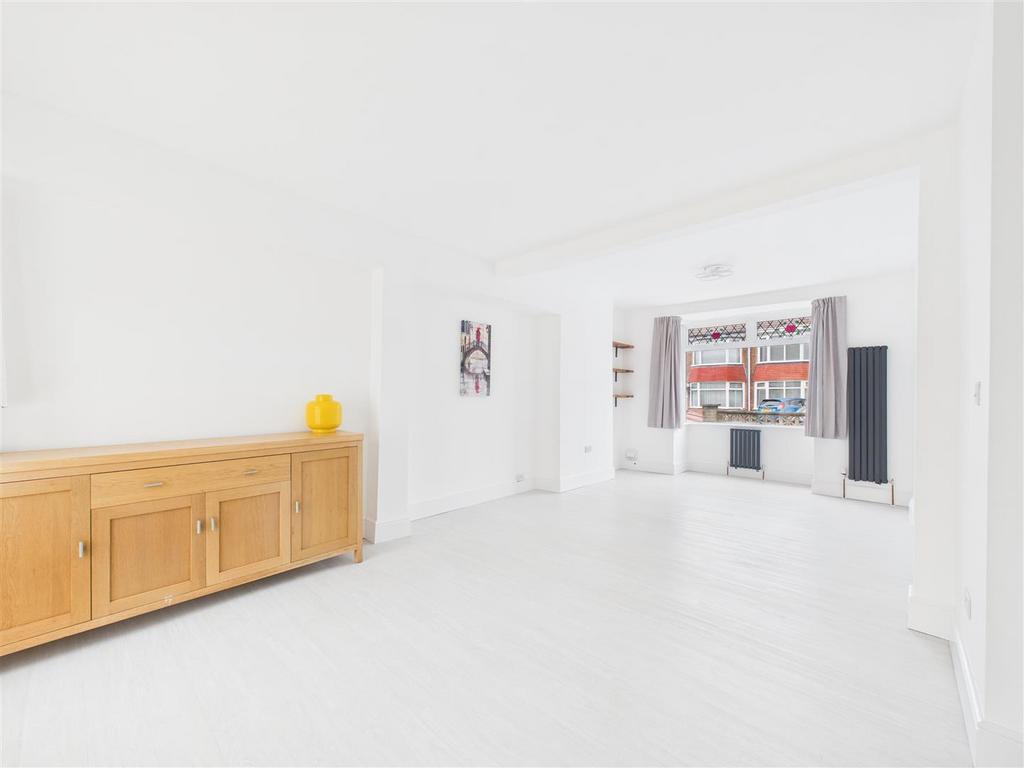 CAM05451 G0-PR0051-STILL012.jpg