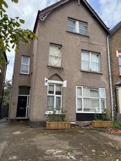 17b Oliver Grove, London, SE25 6EJ