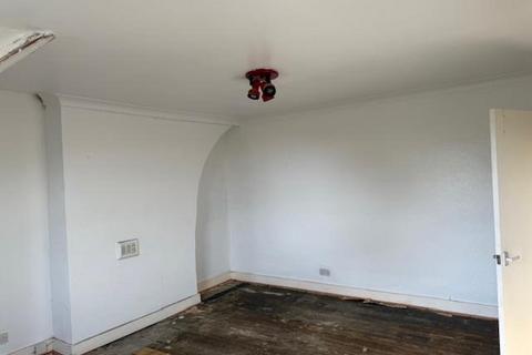 17b Oliver Grove, London, SE25 6EJ