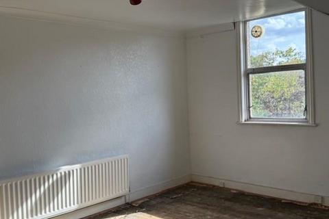 17b Oliver Grove, London, SE25 6EJ